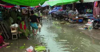 কারওয়ান বাজারে জলাবদ্ধতায় জনদুর্ভোগ